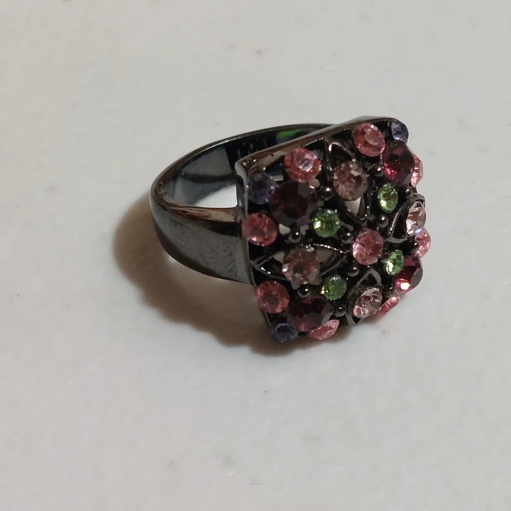 Gunmetal Tone Ring Embellished with Multicolor Sparkly Rhinestones Size 8 - Picture 3 of 8